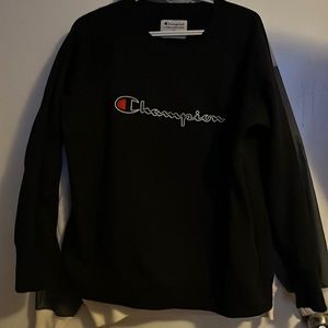 Womens champion crewneck size large fits like medium